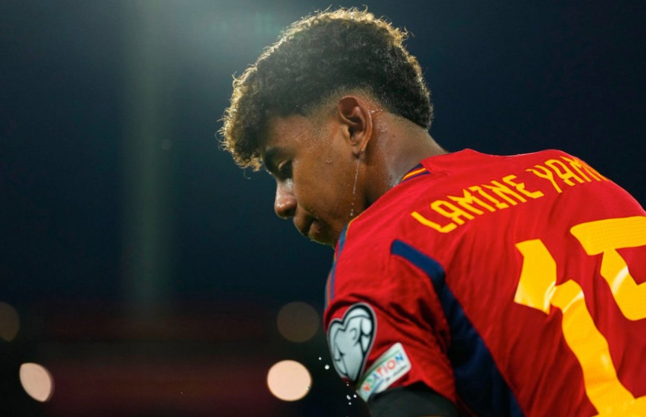 排面，泰州当地路牌上写着“苏超冠军城，泰州欢迎您”