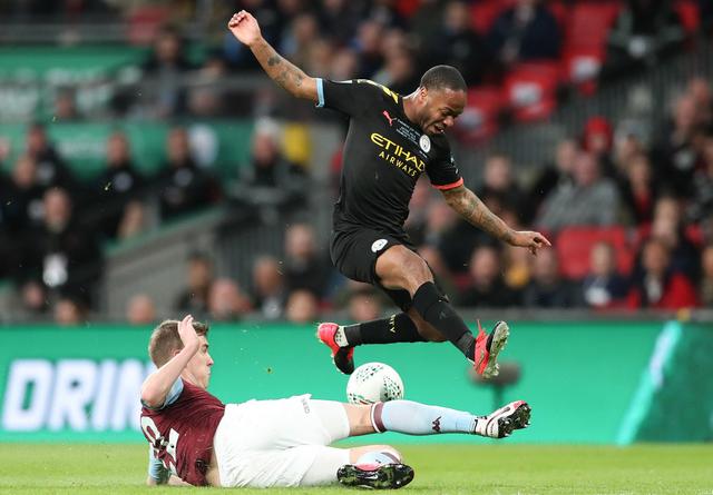 范德芬：教练赛季初希望我能进五个球；我和罗梅罗是兄弟