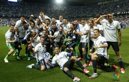 受伤的彭啸进入战上海U20的替补席，此前球员遭遇韧带损伤