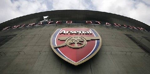 C罗被罚下后，爱尔兰一酒吧盛况：球迷鼓掌庆祝+击掌拥抱