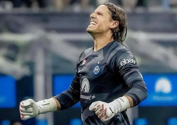 皮亚尼奇重返尤文训练基地，与斯帕莱蒂、基耶利尼合影