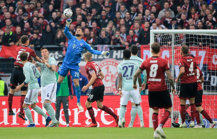 中国队以6战6胜战绩击败韩国、法国，王楚钦三战全胜，赛后坦言累，网友调侃其“铁人三项”。