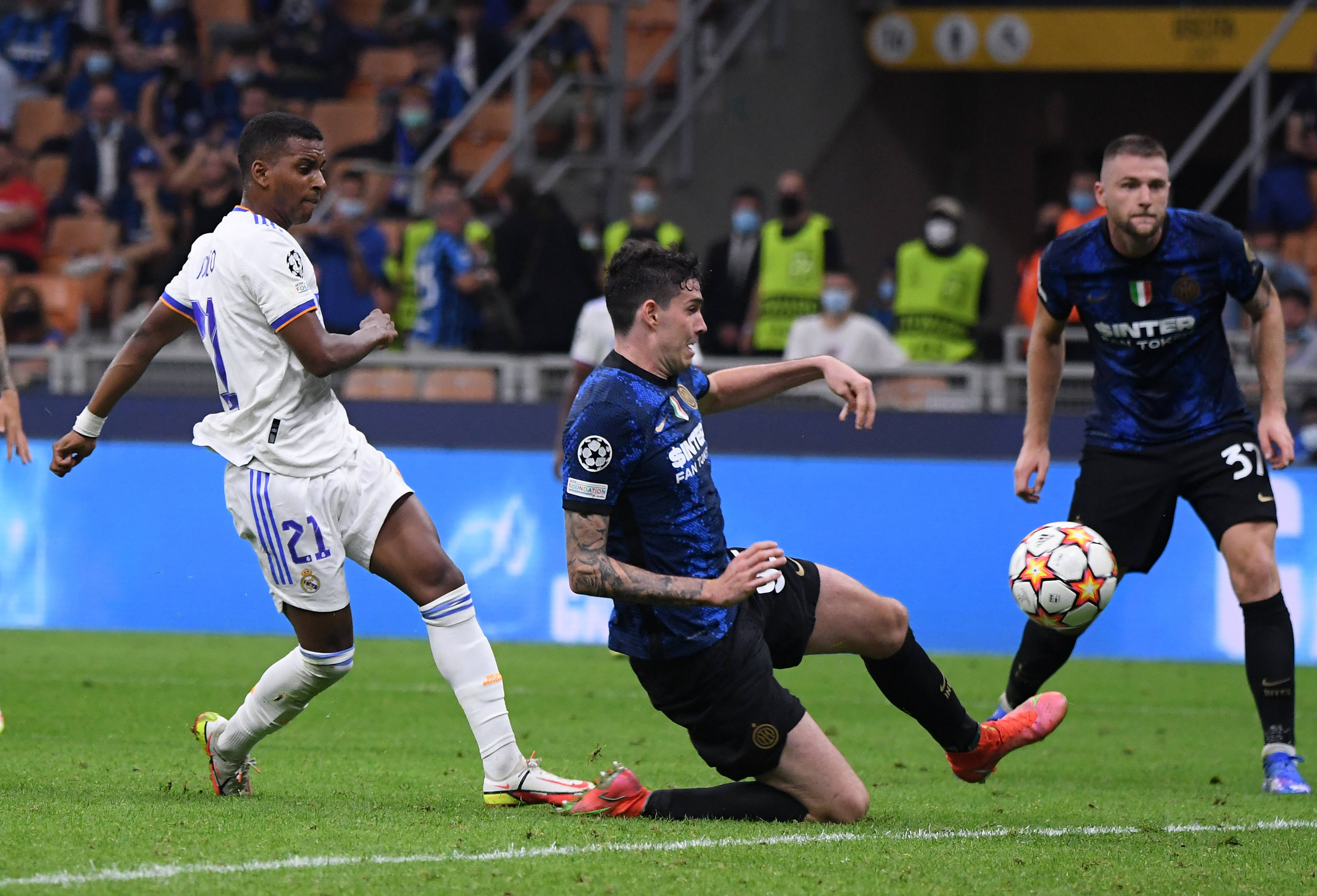 连续3场未首发，萨拉赫赛后发表激烈言论称被当成替罪羊，英媒曝利物浦选择支持斯洛特