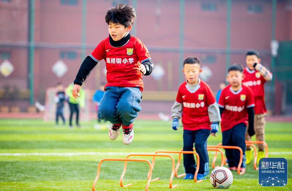 只等官宣，记者：利物浦中场莫顿已完成里昂的体检