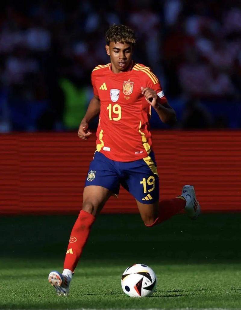 亚冠精英半场：牟再现破僵，朴青孝屡献神扑，江原1-0武里南联