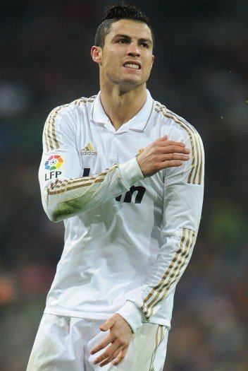 告别队长，热刺球员赛后在球场上将孙兴慜高高抛起